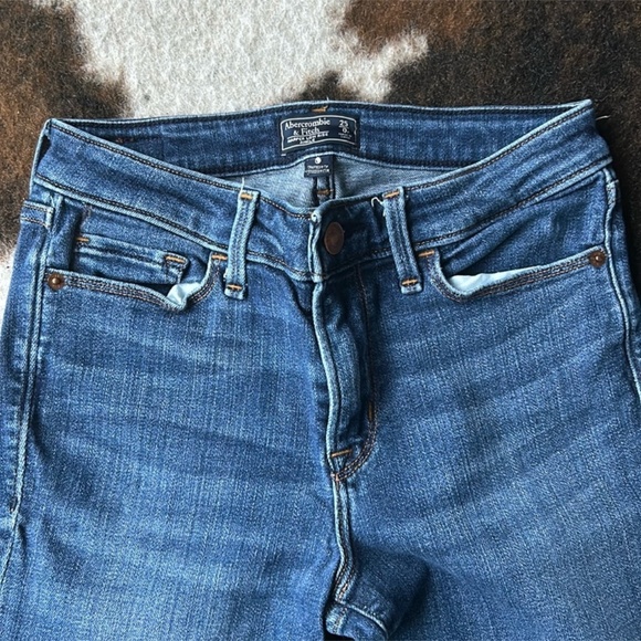 Abercrombie & Fits jeans,  size 25,  super sexy and comfortable jeans - Picture 3 of 9